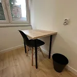 Rooms4Less